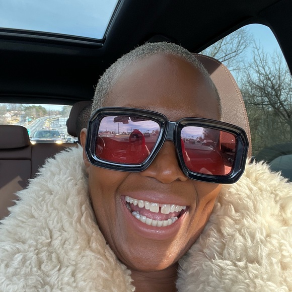 Meet your Posher, Sonja - Picture 2 of 16